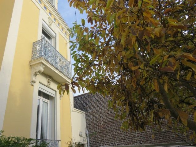 MAISON 6 LE HAVRE SANVIC EGLISE  proche commerces, lycées... Belle maison bourgeoise, quatre chambres. Dépendance. Garage deux voitures. LE HAVRE SANVIC 